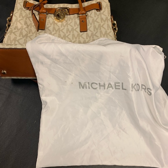 Micheal kors handbag in amazing condition - Picture 6 of 6
